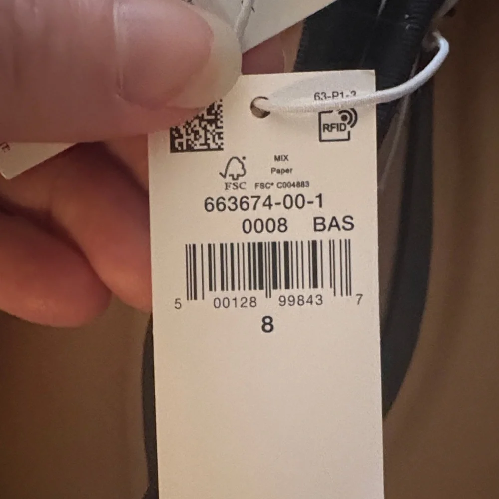 Old Navy Women's Elegant Black Flats - Picture 2 of 3